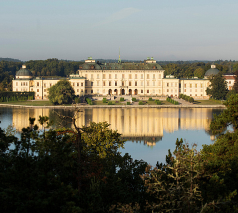 Круиз в Дротнингхольм: по волнам озера Меларэн